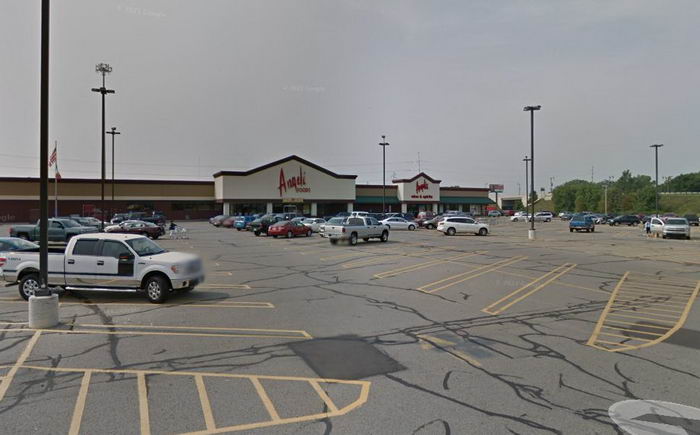 M&M Plaza (M & M Plaza) - Street View (newer photo)